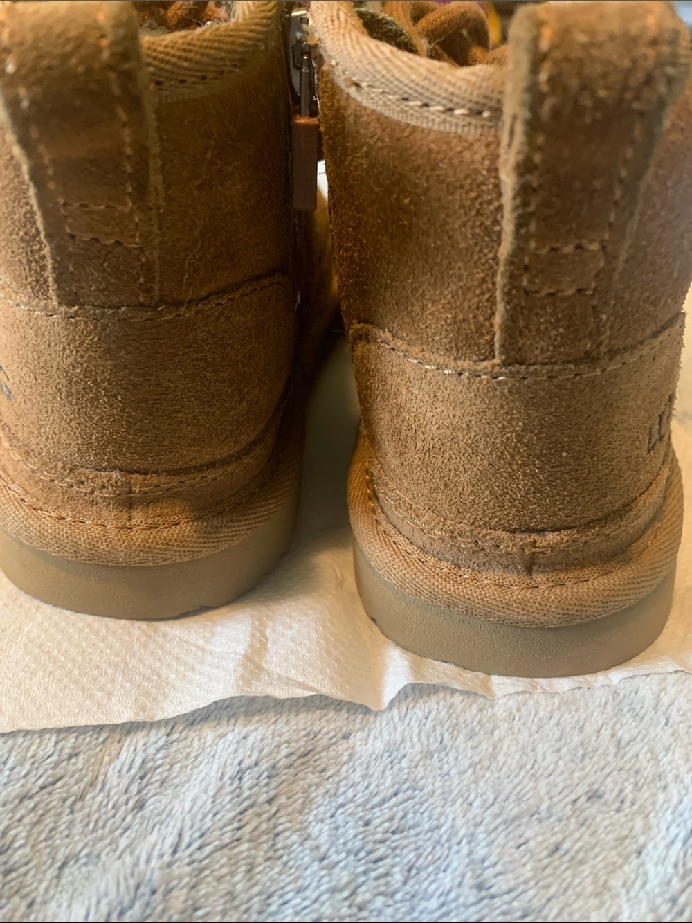 Ugg Kids Brown Suede Winter Boots with Faux Fur Lining Size 10C Open to Offers - Picture 3 of 6